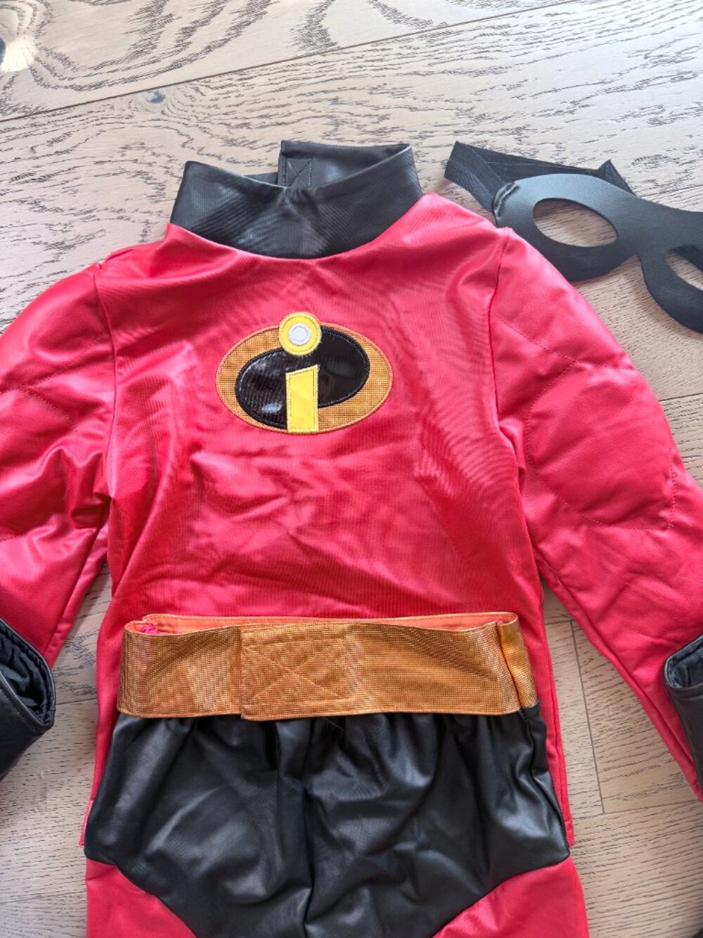 Official Disney Store Incredibles Costume Size 4T - Picture 2 of 3
